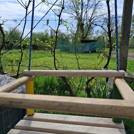 Garden For Two People With Additional River Site To Put Up Your Tent Price Includes Two Bicycles For Amazing Views And Two Water Floats For Mega River Run Check My Video On Youtube By Writing To Find And Use Your In * Λιουμπλιάνα